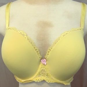 Victoria’s Secret wide band lace bra